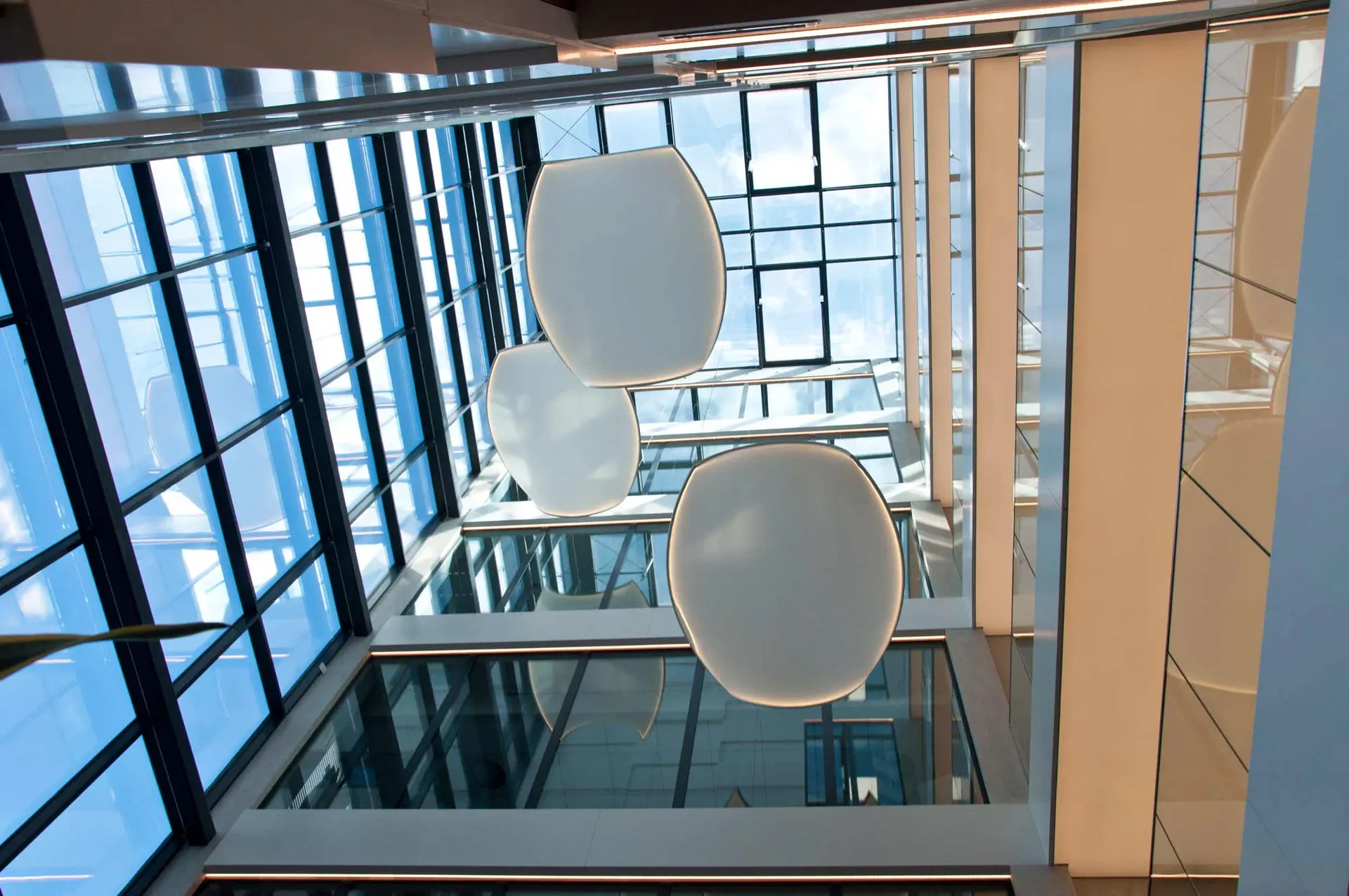 Lasikattoinen atrium